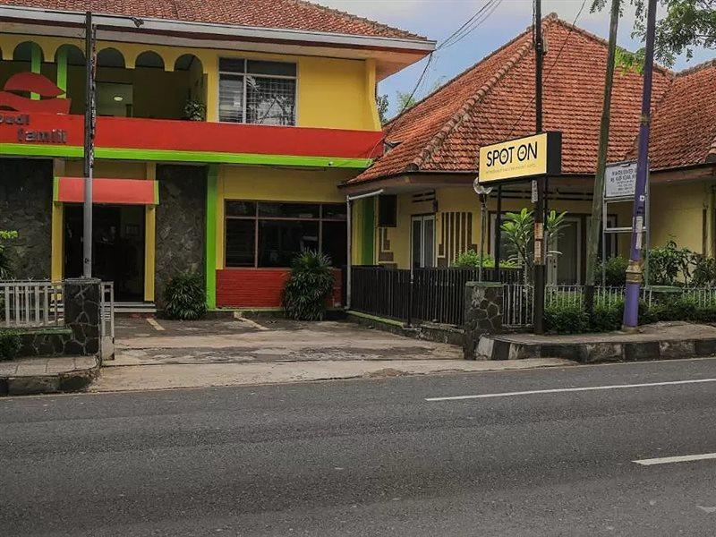 Oyo Life 1708 Hotel Budi Famili 1 Syariah Ciamis Exteriér fotografie
